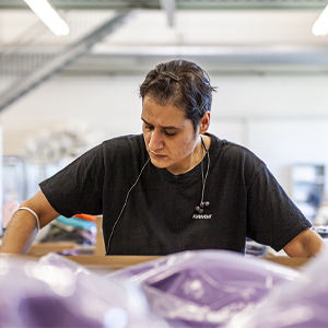 20221214_KUBIVENT_Stellenausschreibung_Beispielbild_03 Mitarbeiter Manufaktur